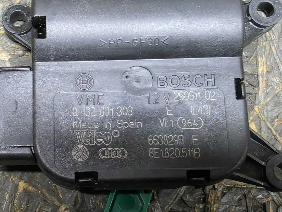 Silniczek Nagrzewnicy Vw Audi Seat Skoda 0.132.801.303