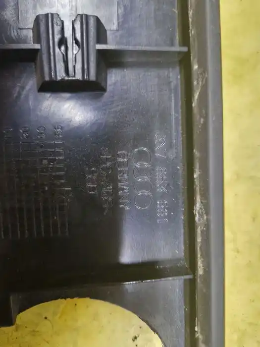 Listwa Górnego Pałaka Lewy Audi TT8N 8N7.863.681