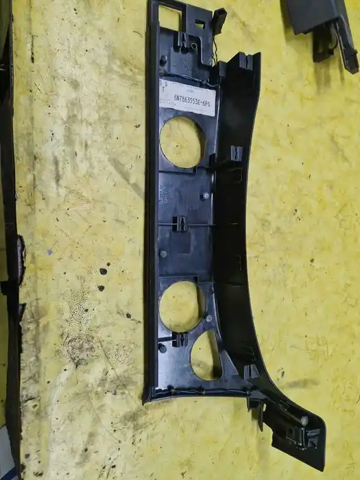 Listwa Górnego Pałaka Lewy Audi TT8N 8N7.863.681