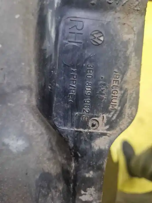 Nadkole Przód Prawe Vw Passat B5 FL 3B0.809.962E