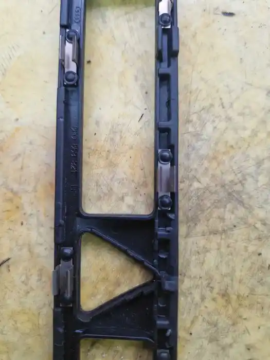 Ramka Audi A3 8P 8P0.863.321