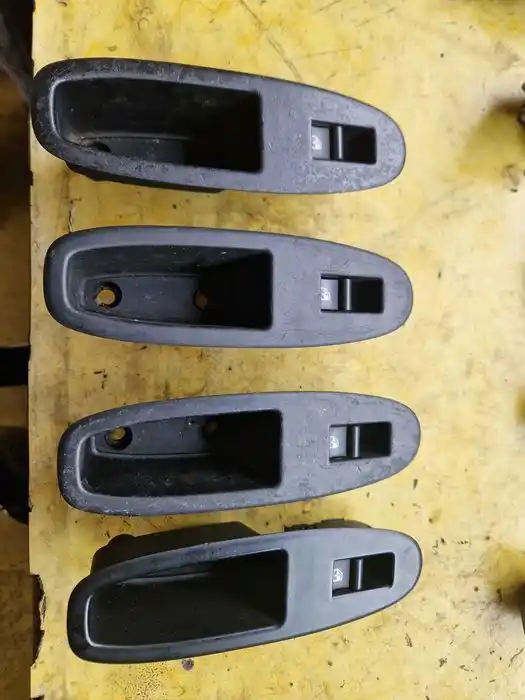 Panel Przełącznik Szyb Alfa Romeo 159 Tył 15.605.50.38