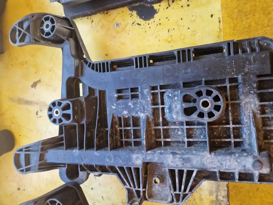 Podstawa Akumulatora Vw Audi Seat Skoda 1K0.915.333C