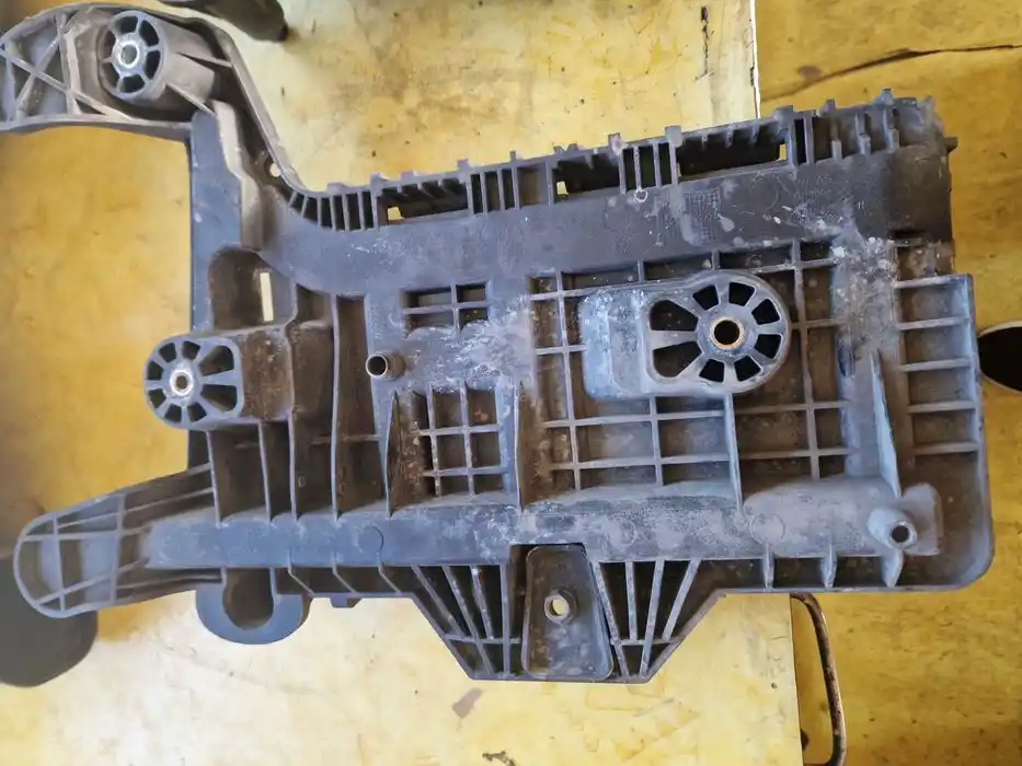 Podstawa Akumulatora Vw Audi Seat Skoda 1K0.915.333C