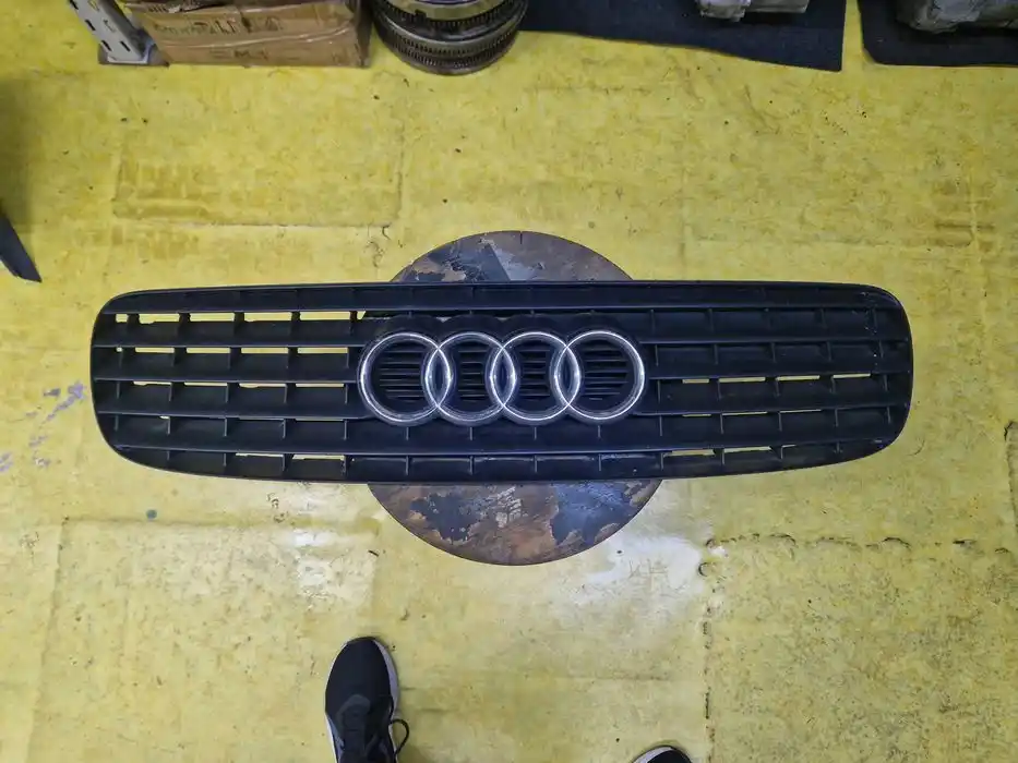 Gril Atrapa Audi TT8N 8N0.853.653
