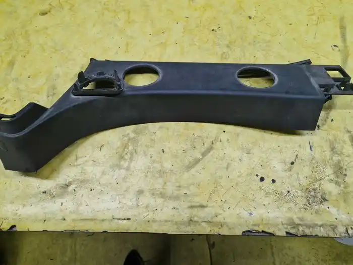 Listwa Górnego Pałaka Prawy Audi TT8N 8N7.863.682