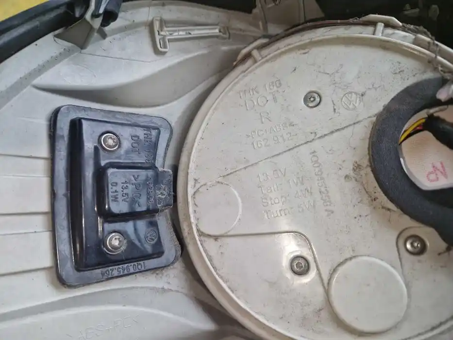 Lampy tył Vw Eos z obrysówkami kpl