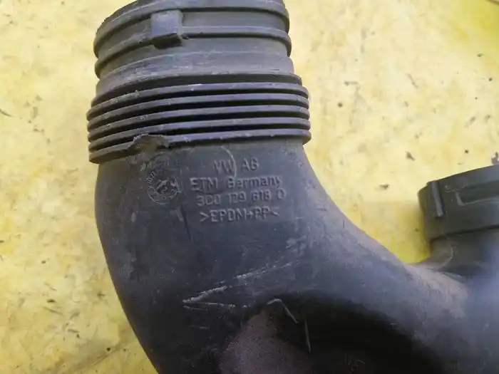 Kierownica Filtra Powietrza Vw Audi Seat Skoda 3C0.129.618.D