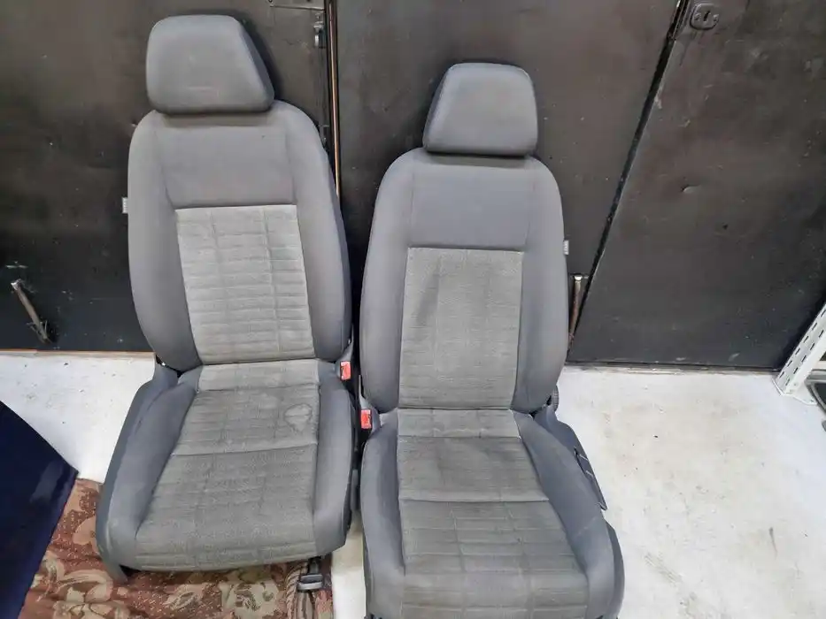 Fotele Vw Golf V 5D