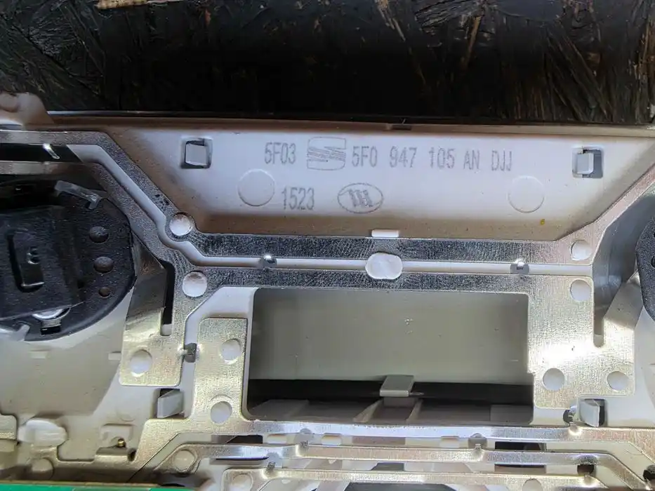 Lampka Podsufitki Vw Audi Seat Skoda 5F0.947.105.AN