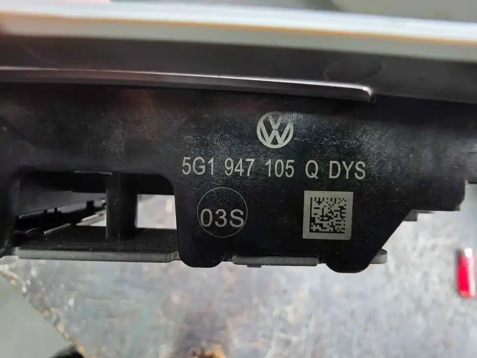 Lampka Podsufitki Vw Audi Seat Skoda 5G1.947.105.Q