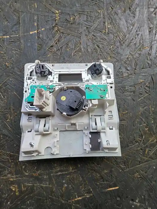 Lampka Podsufitki Vw Audi Seat Skoda 5F0.947.105.AG