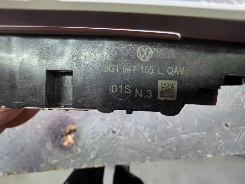 Lampka Podsufitki Vw Audi Seat Skoda 5G1.947.105.L