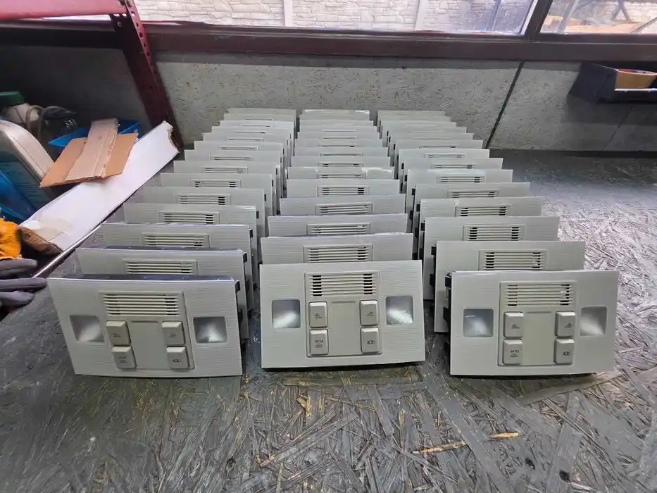 Lampka Podsufitki Vw Audi Seat Skoda 5TA.947.105