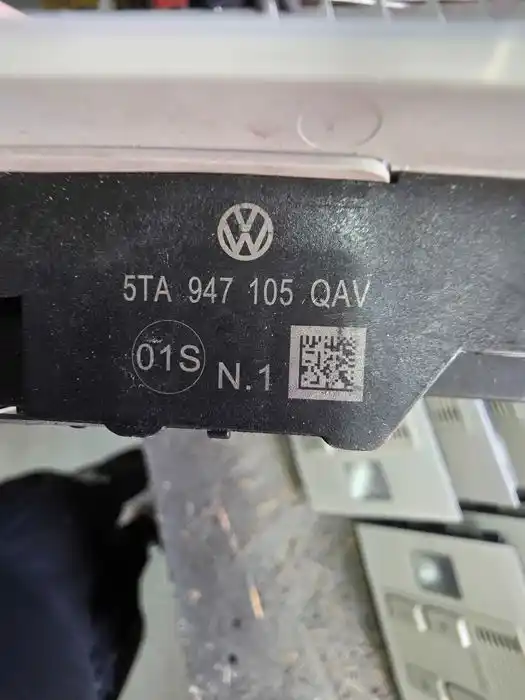 Lampka Podsufitki Vw Audi Seat Skoda 5TA.947.105