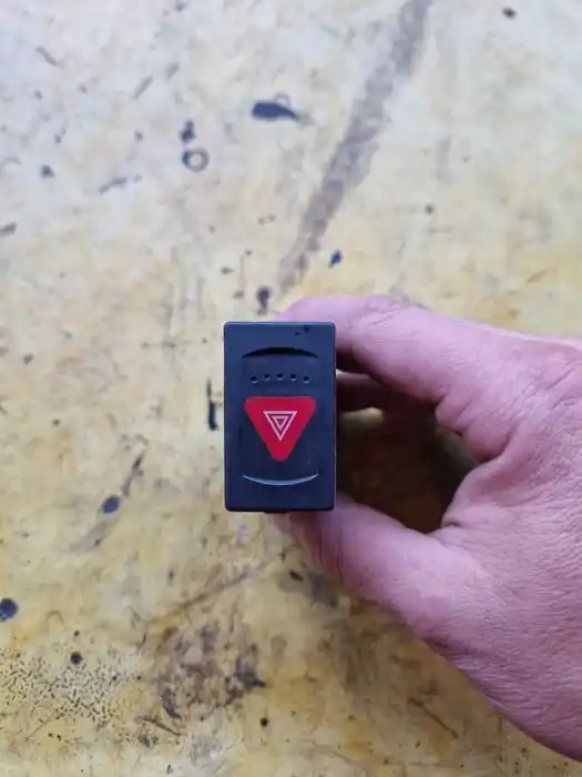 Przełączniki Świateł Awaryjnych Vw Passat B5 FL 3B0.953.235D