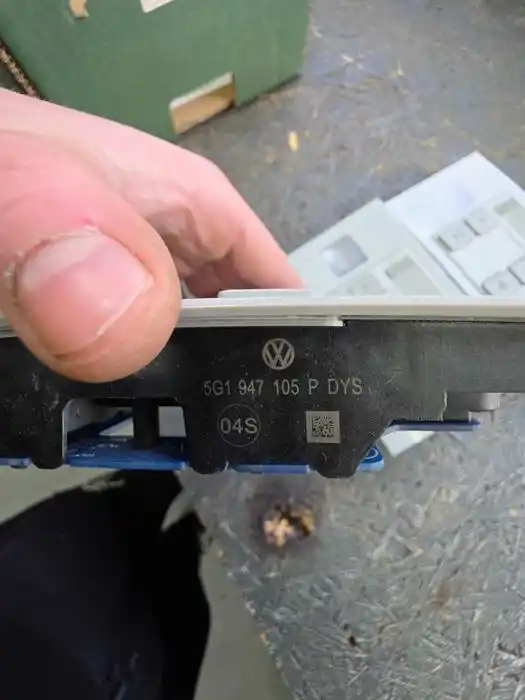 Lampka Podsufitki Vw Audi Seat Skoda 5G1.947.105.P