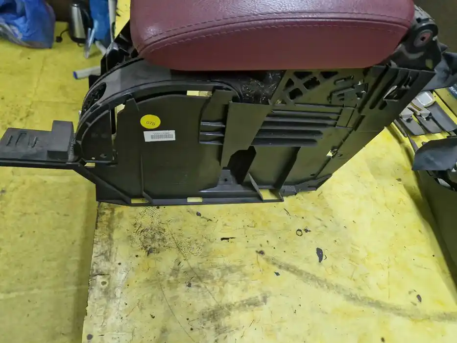 Podłokietnik Vw Eos Bordowy Ładny