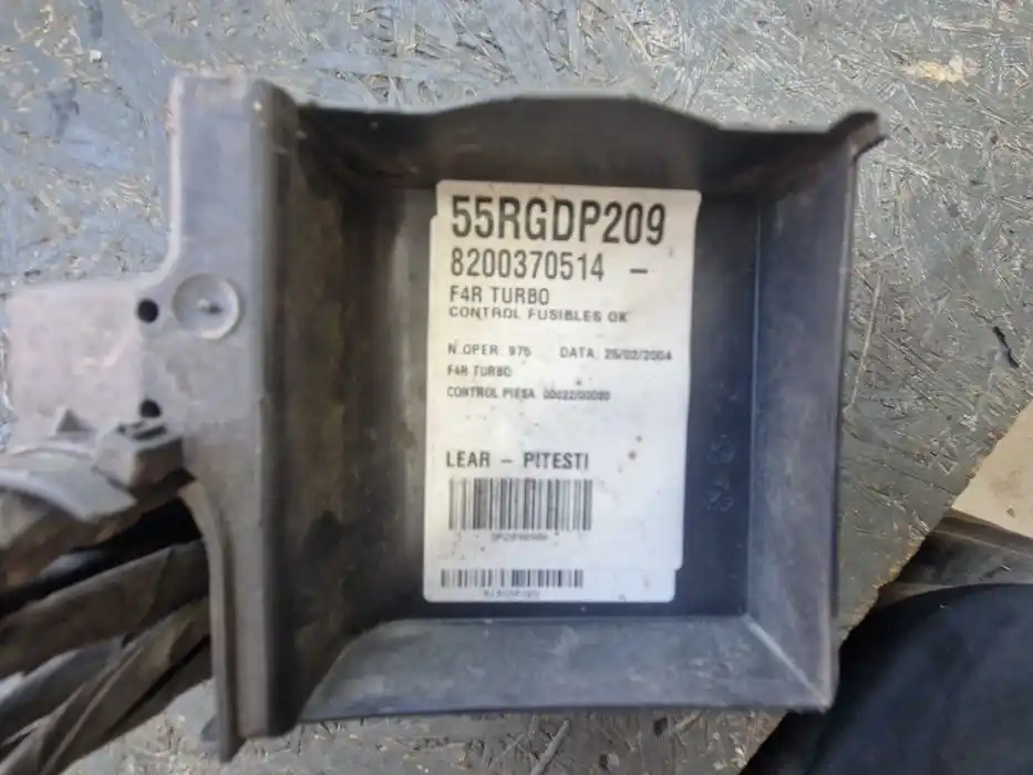 Skrzynka Bezpieczników Renault VelSatis 82.003.705.14