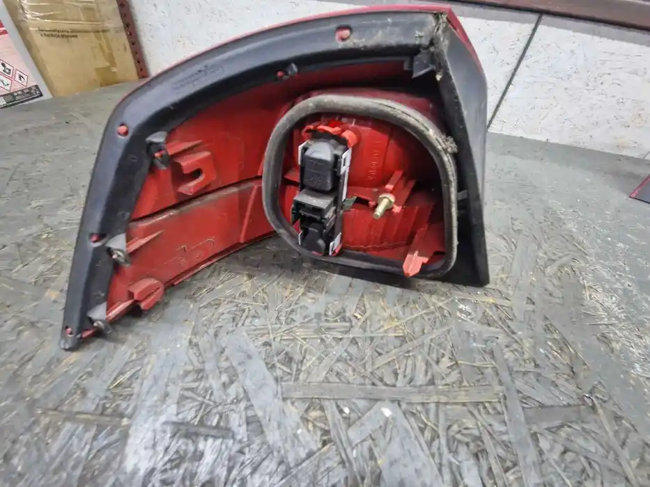 Lampa Prawy Tył Błotnik Renault VelSatis 82.000.143.60