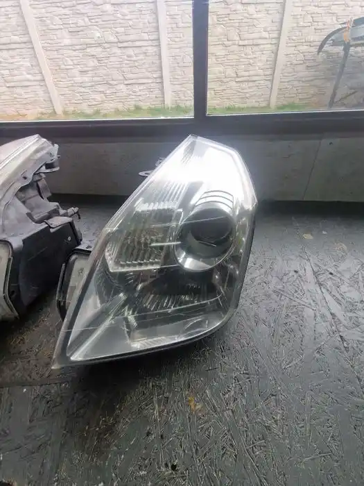 Lampy Przód Renault VelSatis Xenon