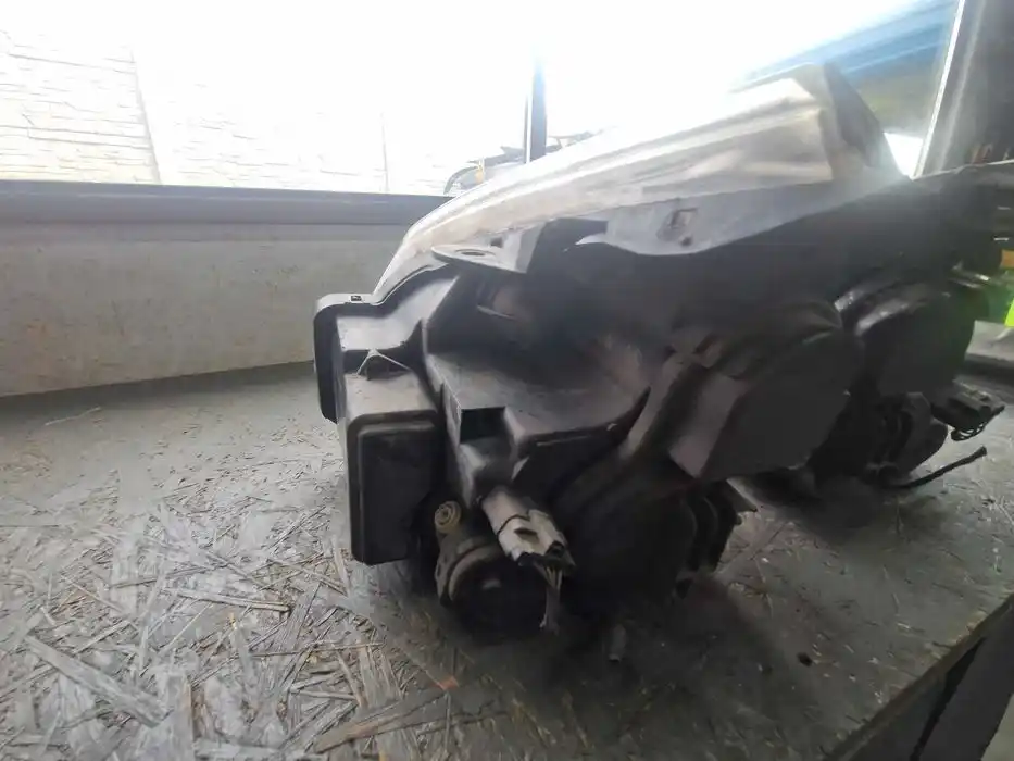 Lampy Przód Renault VelSatis Xenon