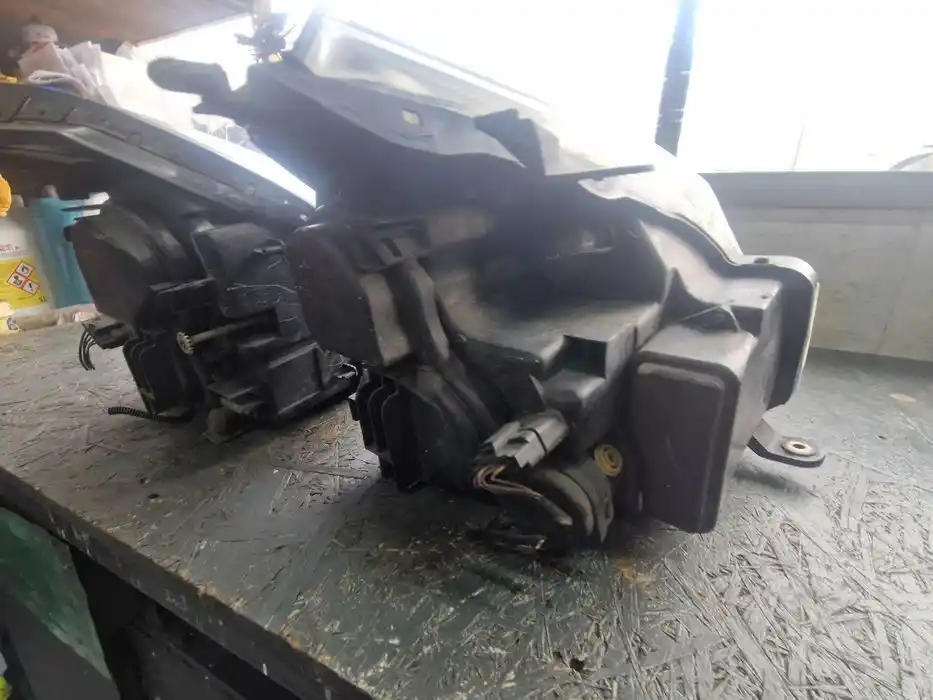 Lampy Przód Renault VelSatis Xenon