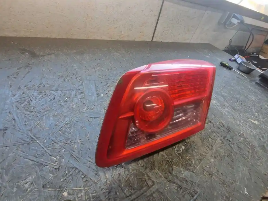 Lampa Prawy Tył w Klape Renault VelSatis 82.000.143.63