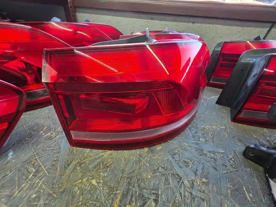 Lampa Vw Touran Prawy Tył 5TA.945.096.A