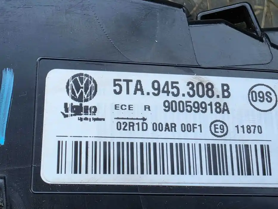 Lampa Vw Touran Prawy Tył w  Klape 5TA.945.308.B
