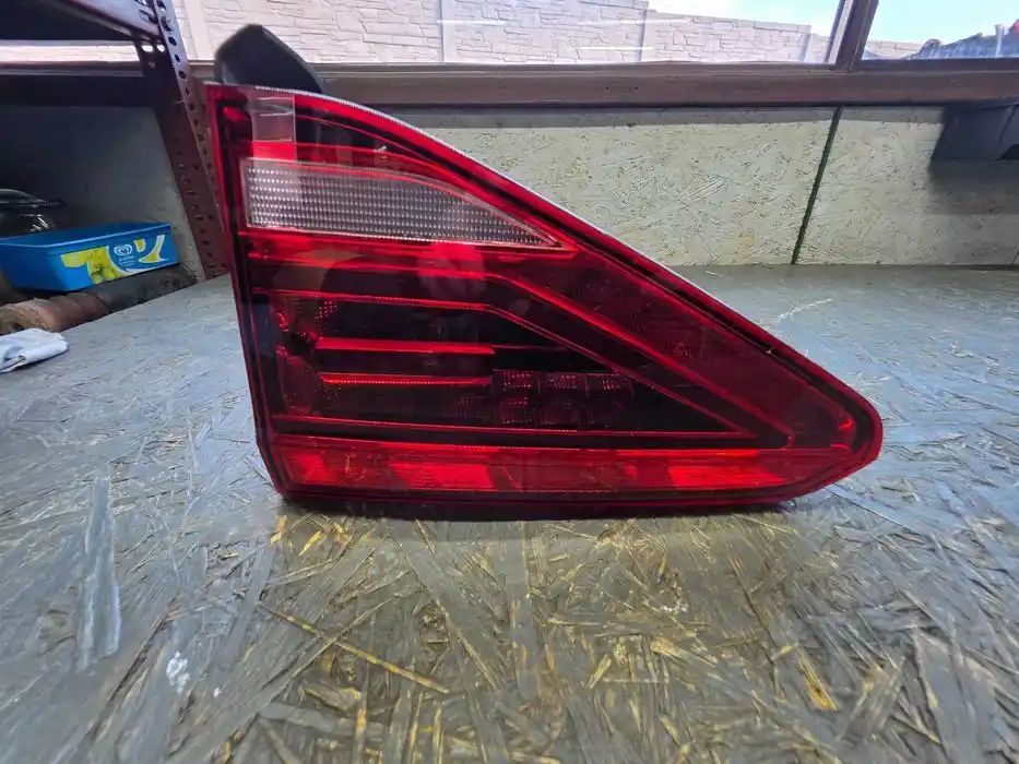 Lampa Vw Touran Prawy Tył w  Klape 5TA.945.308.B