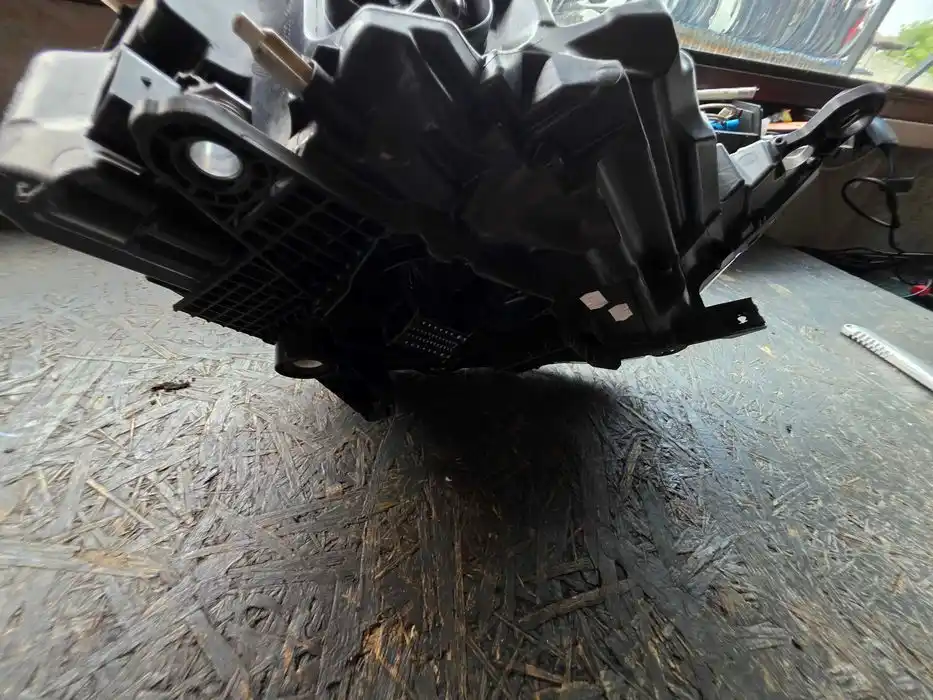 Lampa Reflektor Przód strona lewa Audi A1 82A.941.033D USZKODZONA