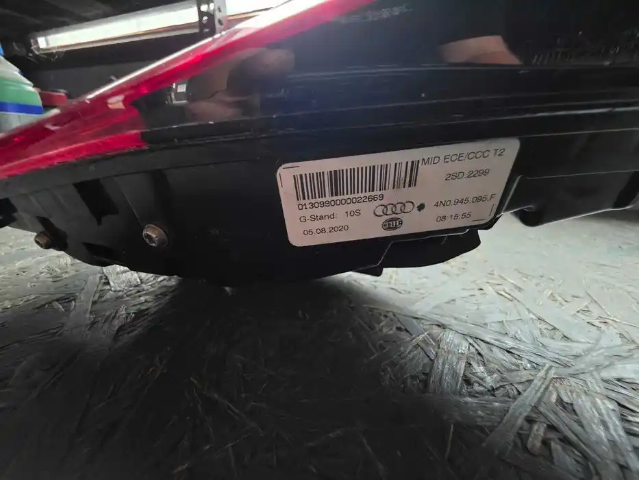 AUDI A8 D5 Lampa Blenda Tył 4N0945095F