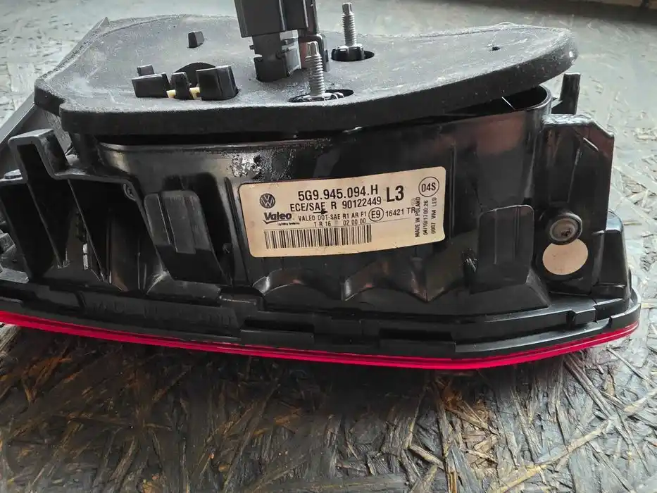 Lampa Prawy Tył w Klape 5G9.945.094.H VW GOLF 7 VII KOMBI
