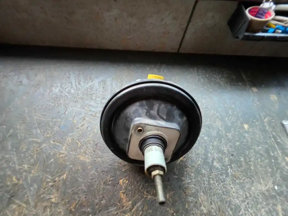 Serwo Hamulcowe 8D0.612.107.B Audi A6 C5 2.8v6