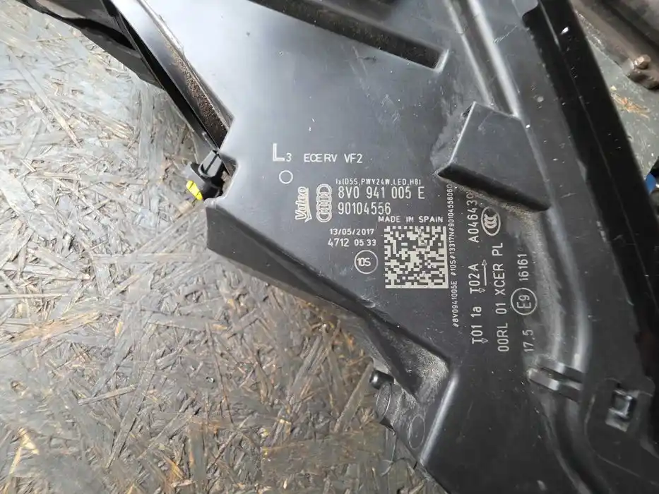 AUDI A3 8V LIFT Lampa Xenon Lewa Przód 8V0.941.005.E Uszodzona