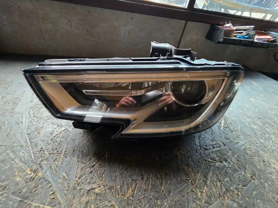 AUDI A3 8V LIFT Lampa Xenon Lewa Przód 8V0.941.005.E Uszodzona