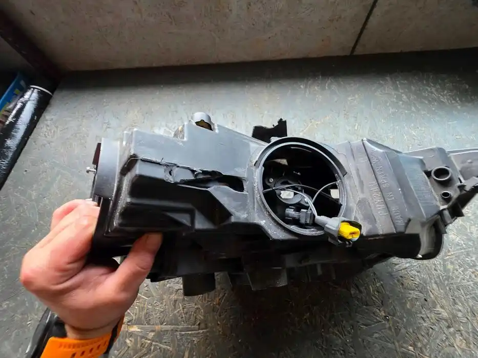 AUDI A3 8V LIFT Lampa Xenon Lewa Przód 8V0.941.005.E Uszodzona