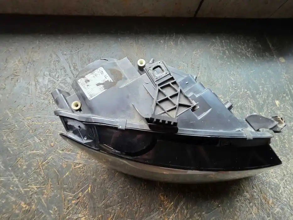 Lampa Prawy Przód bi-xenon EU Audi a4 b8 8K0941004C-Uszkodzona