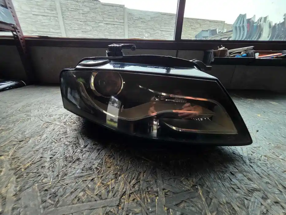 Lampa Prawy Przód bi-xenon EU Audi a4 b8 8K0941004C-Uszkodzona