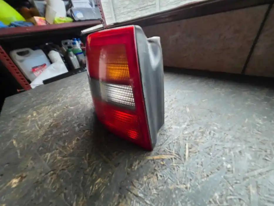 Lampa Lewy Tył Audi A6 C5 KOMBI 4B9.945.095
