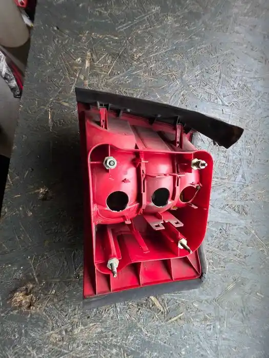 Lampa Lewy Tył Audi A6 C5 KOMBI 4B9.945.095