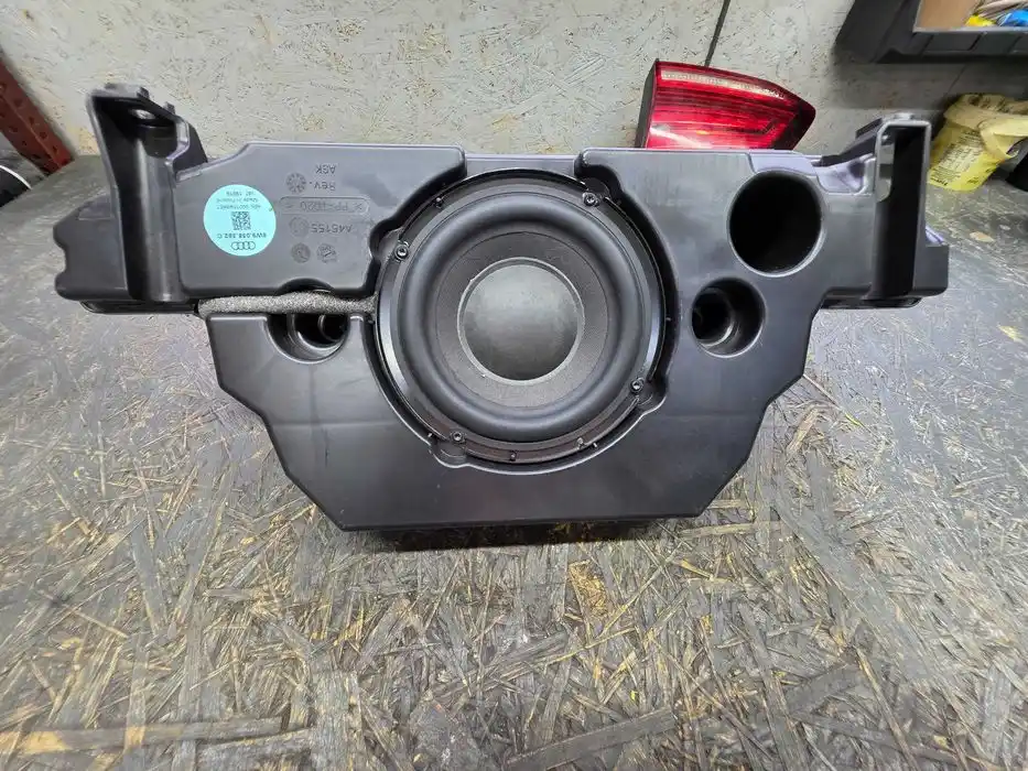 AUDI A4 B9 Głośnik Bang Olufsen 8W9.035.382.C