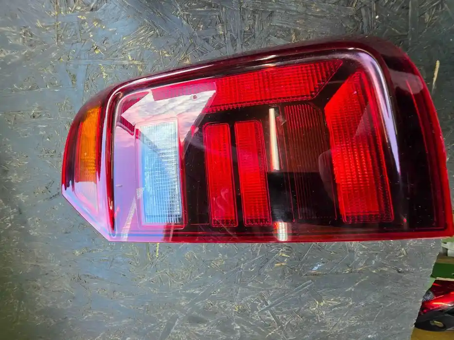 Lampa Prawy Tył Vw Caddy 2K1.945.096.G