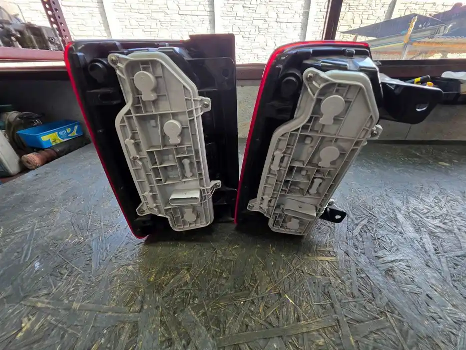 Lampa Prawy Tył Vw Caddy 2K1.945.096.G