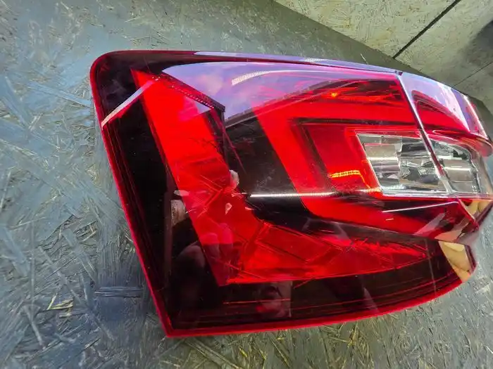 Lampa Skoda SuperB III Lewy Tył 3V9.945.207