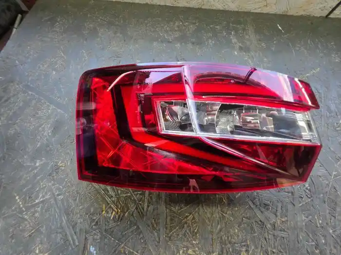 Lampa Skoda SuperB III Lewy Tył 3V9.945.207