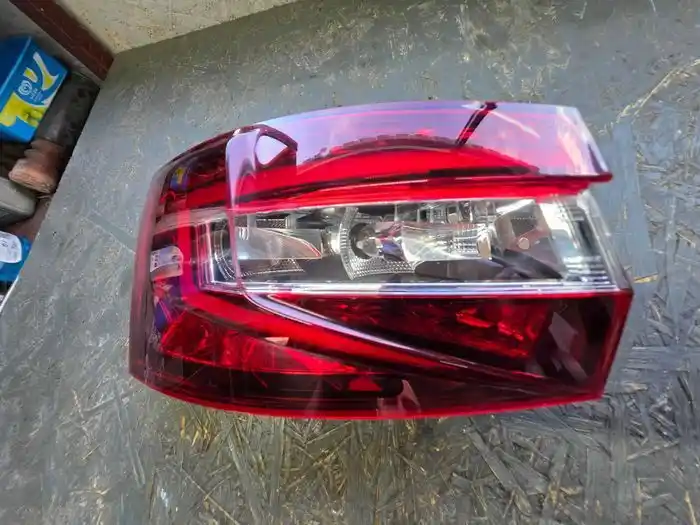 Lampa Skoda SuperB III Lewy Tył 3V9.945.207