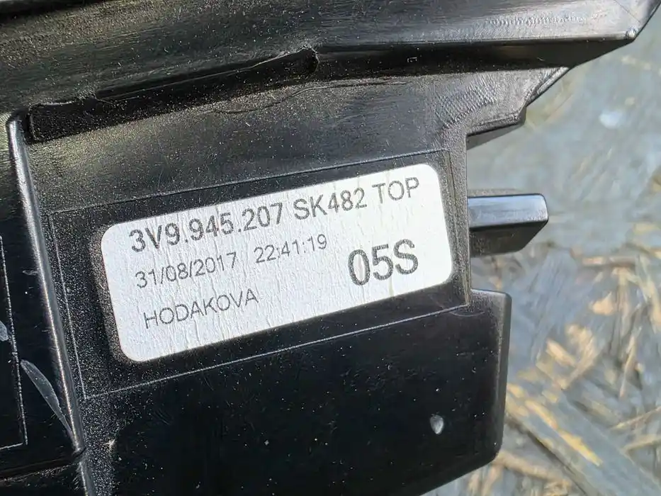 Lampa Skoda SuperB III Lewy Tył 3V9.945.207