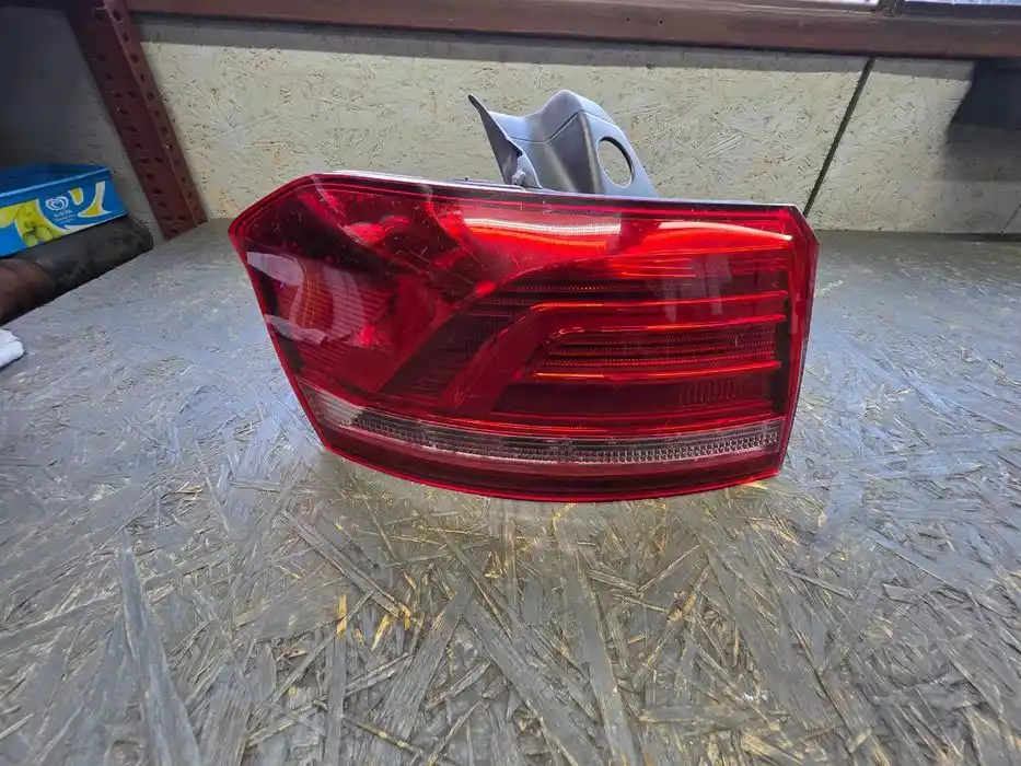 Lampa Lewy Tył Vw Passat B8 Kombi 3G9.945.095.B